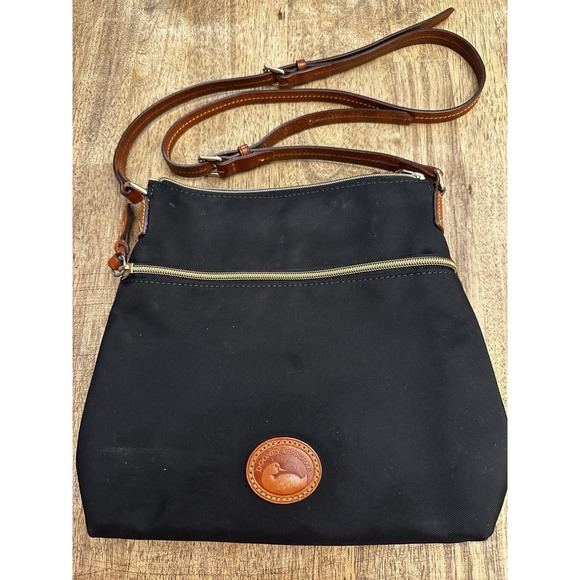 Dooney & Bourke Med Handbag/Crossbody Purse Black Nylon Zip Closure IN264BL - Picture 1 of 16